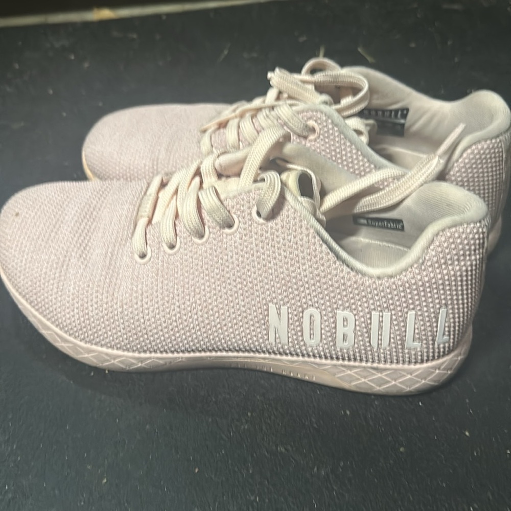 NOBULL trainers Women’s blush size 8